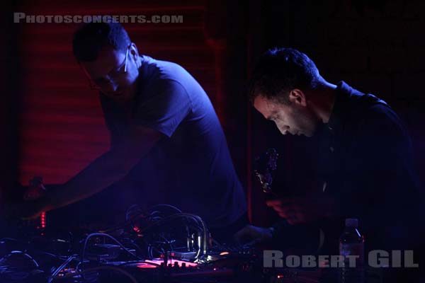 WALLS - 2011-11-15 - PARIS - La Chaufferie (du Moulin Rouge) - 